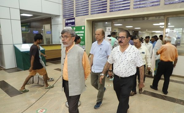 Jamshedpur mgm hospital : एमजीएम अस्पताल में जल्द शुरू होगी एमआरआई व सीटी स्कैन की सुविधा, स्वास्थ्य सेवा के निदेशक ने अस्पताल का किया निरीक्षण Jamshedpur mgm hospital : एमजीएम अस्पताल में जल्द शुरू होगी एमआरआई व सीटी स्कैन की सुविधा, स्वास्थ्य सेवा के निदेशक ने अस्पताल का किया निरीक्षण