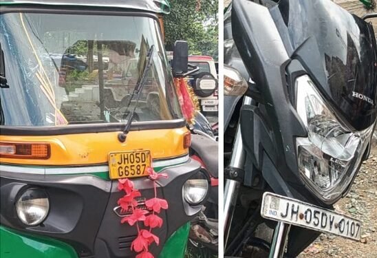 Adityapur incident : आदित्यपुर में वार्ड पार्षद की खड़ी बाइक को तेज रफ्तार ऑटो ने मारी टक्कर, आइफोन भी किया क्षतिग्रस्त, देखिए – video Adityapur incident : आदित्यपुर में वार्ड पार्षद की खड़ी बाइक को तेज रफ्तार ऑटो ने मारी टक्कर, आइफोन भी किया क्षतिग्रस्त, देखिए – video