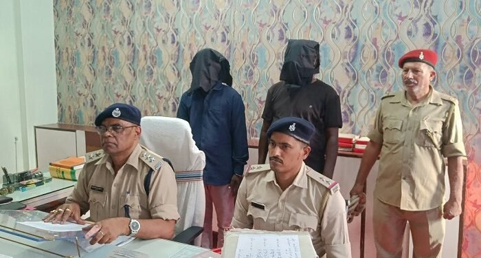 Jamshedpur border area police action : कपाली में गांजा की खरीद-बिक्री मामले में आरोपियों को भेजा गया जेल, नेटवर्किंग का पता लगाने में जुटी पुलिस Jamshedpur border area police action : कपाली में गांजा की खरीद-बिक्री मामले में आरोपियों को भेजा गया जेल, नेटवर्किंग का पता लगाने में जुटी पुलिस