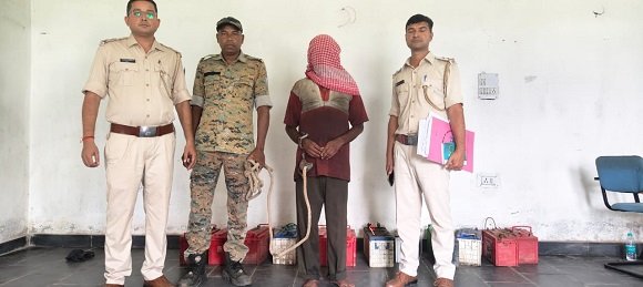 Jamshedpur rural police action : बरसोल में बैटरी चोरी का खुलासा, दो नाबालिग समेत कबाड़ी गिरफ्तार Jamshedpur rural police action : बरसोल में बैटरी चोरी का खुलासा, दो नाबालिग समेत कबाड़ी गिरफ्तार
