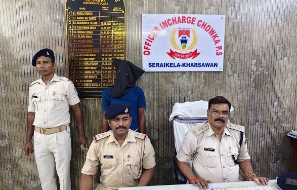 Saraikela police action : चौका में आनंद सिंह सरदार हत्याकांड का खुलासा, एक गिरफ्तार, हथियार बरामद Saraikela police action : चौका में आनंद सिंह सरदार हत्याकांड का खुलासा, एक गिरफ्तार, हथियार बरामद
