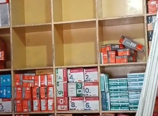 Jamshedpur rural theft : बहरागोड़ा के इलेक्ट्रॉनिक दुकान का शटर काट कर चोरी, कीमती सामान चुरा ले गए चोर, देखिए – video Jamshedpur rural theft : बहरागोड़ा के इलेक्ट्रॉनिक दुकान का शटर काट कर चोरी, कीमती सामान चुरा ले गए चोर, देखिए – video