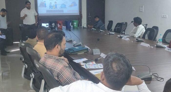 Jamshedpur rural training camp : स्वच्छ भारत मिशन 2.0 के तहत चाकुलिया नगर पंचायत में प्रशिक्षण शिविर आयोजित, एसडब्ल्यूएम रूल्स पर हुई चर्चा Jamshedpur rural training camp : स्वच्छ भारत मिशन 2.0 के तहत चाकुलिया नगर पंचायत में प्रशिक्षण शिविर आयोजित, एसडब्ल्यूएम रूल्स पर हुई चर्चा