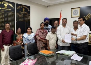 Jamshedpur water supply disrupted issue : गोविंदपुर जलापूर्ति योजना ठप होने से लोग में रोष, पेयजल विभाग की उदासीनता के खिलाफ उपायुक्त को सौंपा ज्ञापन, देखिए – video Jamshedpur water supply disrupted issue : गोविंदपुर जलापूर्ति योजना ठप होने से लोग में रोष, पेयजल विभाग की उदासीनता के खिलाफ उपायुक्त को सौंपा ज्ञापन, देखिए – video