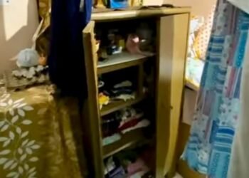 Jamshedpur theft : जवाहरनगर में महज 15 मिनट में घर खंगाल ले गए चोर, नमाज पढ़ने के लिए घर बंद कर निकले थे रइस, देखिए – video Jamshedpur theft : जवाहरनगर में महज 15 मिनट में घर खंगाल ले गए चोर, नमाज पढ़ने के लिए घर बंद कर निकले थे रइस, देखिए – video