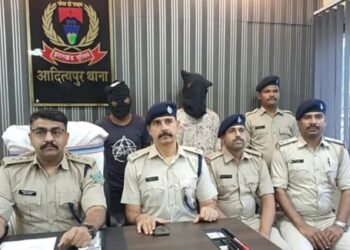 Adityapur police success : आदित्यपुर मुस्लिम बस्ती में फायरिंग मामले का पुलिस ने किया खुलासा, दो गिरफ्तार, पैसे बंटवारे को लेकर हुआ था विवाद