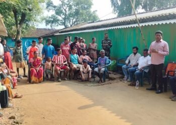 West singhbhum public issue : मझगांव में ग्रामीणों से मिले पूर्व मंत्री बड़कुंवर गगराई, जनसमस्याओं से हुए अवगत West singhbhum public issue : मझगांव में ग्रामीणों से मिले पूर्व मंत्री बड़कुंवर गगराई, जनसमस्याओं से हुए अवगत