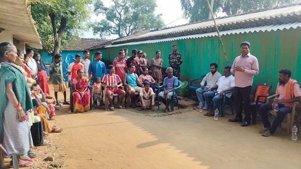West singhbhum public issue : मझगांव में ग्रामीणों से मिले पूर्व मंत्री बड़कुंवर गगराई, जनसमस्याओं से हुए अवगत West singhbhum public issue : मझगांव में ग्रामीणों से मिले पूर्व मंत्री बड़कुंवर गगराई, जनसमस्याओं से हुए अवगत