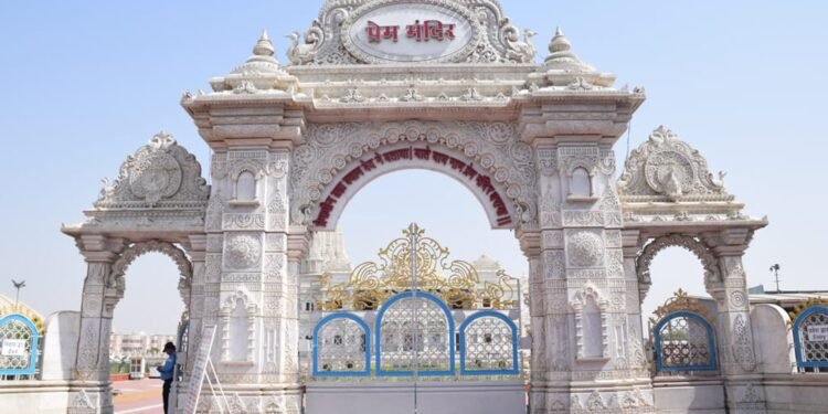 Jamshedpur rural durga puja : चाकुलिया के नया बाजार में प्रेम मंदिर थीम पर सजेगा दुर्गा पूजा पंडाल, तैयारियां जोरो पर
