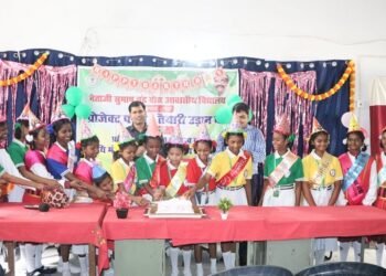 West singhbhum school : उपायुक्त मनीष कुमार ने चाईबासा के नेताजी सुभाष चंद्र बोस बालिका आवासीय विद्यालय में छात्राओं का मनाया सामूहिक जन्मोत्सव, मेहनत, अनुशासन व आत्मविश्वास के साथ आगे बढ़ने के लिए किया प्रेरित West singhbhum school : उपायुक्त मनीष कुमार ने चाईबासा के नेताजी सुभाष चंद्र बोस बालिका आवासीय विद्यालय में छात्राओं का मनाया सामूहिक जन्मोत्सव, मेहनत, अनुशासन व आत्मविश्वास के साथ आगे बढ़ने के लिए किया प्रेरित