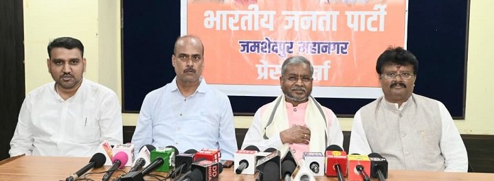 Jharkhand bjp leader Babulal Marandi attack on Hemant government : एमएमडीआर एक्ट पर बाबूलाल मरांडी का झामुमो-कांग्रेस सरकार पर हमला, बोले- झारखंड सरकार की नीतियों से उद्योग और रोजगार पर पड़ रहा प्रतिकूल असर, अपनी नाकामी छिपाने के लिए जनता को गुमराह कर रही राज्य सरकार Jharkhand bjp leader Babulal Marandi attack on Hemant government : एमएमडीआर एक्ट पर बाबूलाल मरांडी का झामुमो-कांग्रेस सरकार पर हमला, बोले- झारखंड सरकार की नीतियों से उद्योग और रोजगार पर पड़ रहा प्रतिकूल असर, अपनी नाकामी छिपाने के लिए जनता को गुमराह कर रही राज्य सरकार