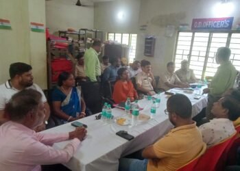 Jamshedpur rural : चाकुलिया में दुर्गा पूजा को लेकर थाना परिसर में शांति समिति की हुई बैठक, बिजली, पानी व स्वच्छता पर दिया जोर Jamshedpur rural : चाकुलिया में दुर्गा पूजा को लेकर थाना परिसर में शांति समिति की हुई बैठक, बिजली, पानी व स्वच्छता पर दिया जोर