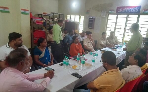 Jamshedpur rural : चाकुलिया में दुर्गा पूजा को लेकर थाना परिसर में शांति समिति की हुई बैठक, बिजली, पानी व स्वच्छता पर दिया जोर Jamshedpur rural : चाकुलिया में दुर्गा पूजा को लेकर थाना परिसर में शांति समिति की हुई बैठक, बिजली, पानी व स्वच्छता पर दिया जोर
