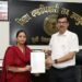Mango nagar nigam mayor meets jamshedpur dc : मानगो की विभिन्न समस्याओं के समाधान एवं नई योजनाओं के क्रियान्वयन को लेकर जमशेदपुर के उपायुक्त से मिलीं मेयर सुधा गुप्ता, सौंपा मांग पत्र Mango nagar nigam mayor meets jamshedpur dc : मानगो की विभिन्न समस्याओं के समाधान एवं नई योजनाओं के क्रियान्वयन को लेकर जमशेदपुर के उपायुक्त से मिलीं मेयर सुधा गुप्ता, सौंपा मांग पत्र
