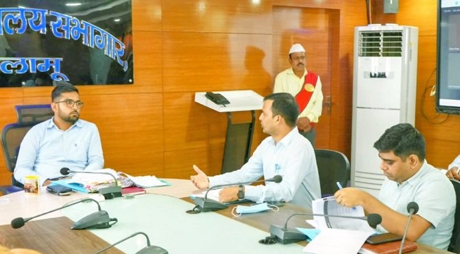 Jharkhand palamu dc meeting : पलामू में उपायुक्त की अध्यक्षता में जिला कौशल समिति की बैठक, युवाओं को रोजगार से जोड़ने पर दिया जोर Jharkhand palamu dc meeting : पलामू में उपायुक्त की अध्यक्षता में जिला कौशल समिति की बैठक, युवाओं को रोजगार से जोड़ने पर दिया जोर