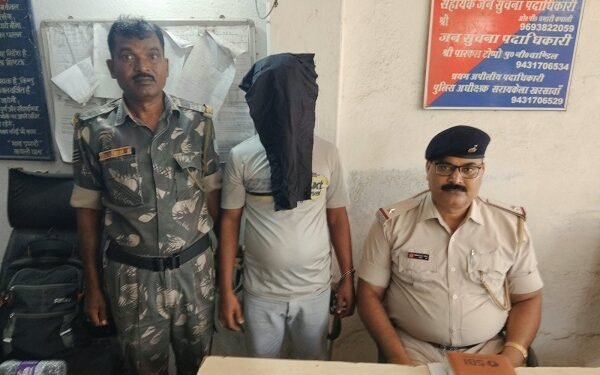 Jamshedpur border area police : कपाली चोरी मामले में फरार वारंटी गिरफ्तार, भेजा गया जेल Jamshedpur border area police : कपाली चोरी मामले में फरार वारंटी गिरफ्तार, भेजा गया जेल