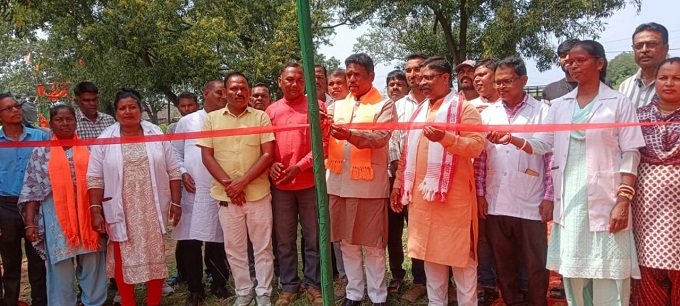 West singhbhum health camp : मझगांव में सेवा ही संकल्प अभियान के तहत स्वास्थ्य शिविर का आयोजन, पूर्व मंत्री बड़कुंवर गगराई ने किया उद्घाटन West singhbhum health camp : मझगांव में सेवा ही संकल्प अभियान के तहत स्वास्थ्य शिविर का आयोजन, पूर्व मंत्री बड़कुंवर गगराई ने किया उद्घाटन