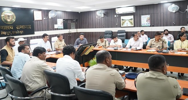 Jamshedpur mining task force : जमशेदपुर में खनन टास्क फोर्स की हुई बैठक, अवैध खनन एवं खनिज परिवहन के विरुद्ध कार्रवाई तेज करने का निर्देश Jamshedpur mining task force : जमशेदपुर में खनन टास्क फोर्स की हुई बैठक, अवैध खनन एवं खनिज परिवहन के विरुद्ध कार्रवाई तेज करने का निर्देश