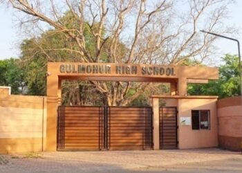 Jamshedpur school incident : टेल्को स्कूल में छत का प्लास्टर गिरा, छठी कक्षा की छात्रा घायल Jamshedpur school incident : टेल्को स्कूल में छत का प्लास्टर गिरा, छठी कक्षा की छात्रा घायल