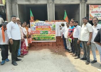 jamshedpur bjp – खासमहाल–गोविंदपुर सड़क निर्माण शीघ्र पूरा कराने को लेकर भाजपा का जनसमर्थन अभियान,तीन प्रमुख स्थानों पर चला हस्ताक्षर अभियान, लगभग 3,500 लोगों ने दर्ज कराया समर्थन