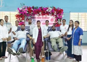 jamshedpur rural- नरवा पहाड़ में जीवन ज्योति सेवा समिति ने लगाया रक्तदान शिविर, 370 यूनिट रक्त संग्रह jamshedpur rural- नरवा पहाड़ में जीवन ज्योति सेवा समिति ने लगाया रक्तदान शिविर, 370 यूनिट रक्त संग्रह