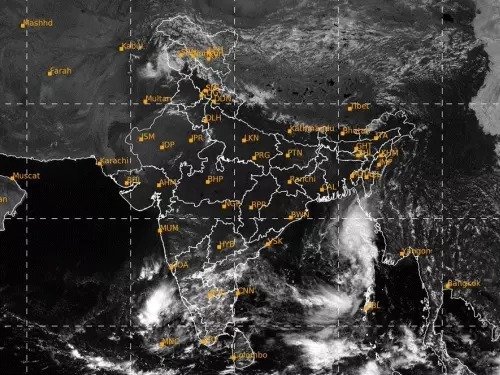 jamshedpur weather alert-बंगाल की खाड़ी में उठा चक्रवाती तूफान, 28 अक्टूबर को आंध्र तट से टकराएगा, ओडिशा के 5 जिलों में स्कूल-कॉलेज बंद, झारखंड में 27,28 व 29 को बारिश का अनुमान jamshedpur weather alert-बंगाल की खाड़ी में उठा चक्रवाती तूफान, 28 अक्टूबर को आंध्र तट से टकराएगा, ओडिशा के 5 जिलों में स्कूल-कॉलेज बंद, झारखंड में 27,28 व 29 को बारिश का अनुमान