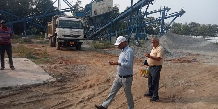Jamshedpur illegal mining : पटमदा व कमलपुर में चल रहा था अवैध खनन, एफआईआर दर्ज