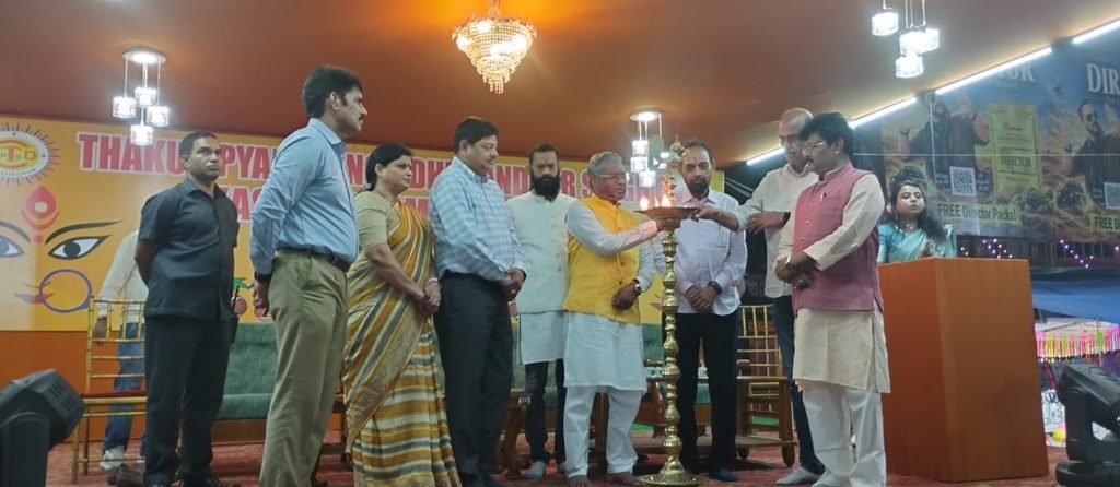 Jamshedpur durga puja : साकची काशीडीह दुर्गा पूजा पंडाल का हुआ उदघाटन, विपक्ष के नेता बाबूलाल मरांडी औऱ टाटा स्टील के वीपी डीबी सुंदररामम ने खोले पट Jamshedpur durga puja : साकची काशीडीह दुर्गा पूजा पंडाल का हुआ उदघाटन, विपक्ष के नेता बाबूलाल मरांडी औऱ टाटा स्टील के वीपी डीबी सुंदररामम ने खोले पट