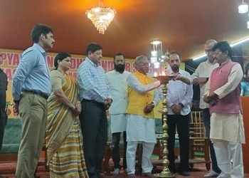 Jamshedpur durga puja : साकची काशीडीह दुर्गा पूजा पंडाल का हुआ उदघाटन, विपक्ष के नेता बाबूलाल मरांडी औऱ टाटा स्टील के वीपी डीबी सुंदररामम ने खोले पट