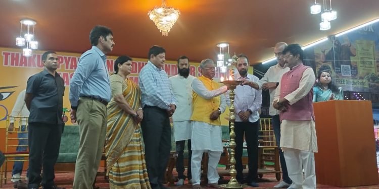 Jamshedpur durga puja : साकची काशीडीह दुर्गा पूजा पंडाल का हुआ उदघाटन, विपक्ष के नेता बाबूलाल मरांडी औऱ टाटा स्टील के वीपी डीबी सुंदररामम ने खोले पट Jamshedpur durga puja : साकची काशीडीह दुर्गा पूजा पंडाल का हुआ उदघाटन, विपक्ष के नेता बाबूलाल मरांडी औऱ टाटा स्टील के वीपी डीबी सुंदररामम ने खोले पट