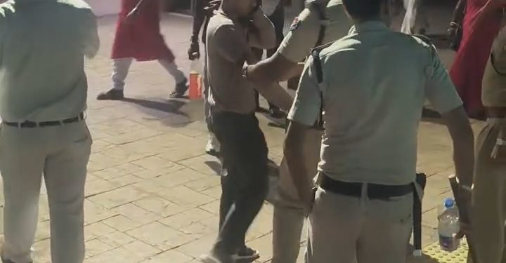 Howrah tata steel express stone pelting : हावड़ा टाटा एक्सप्रेस पर पत्थरबाजी, एक यात्री घायल