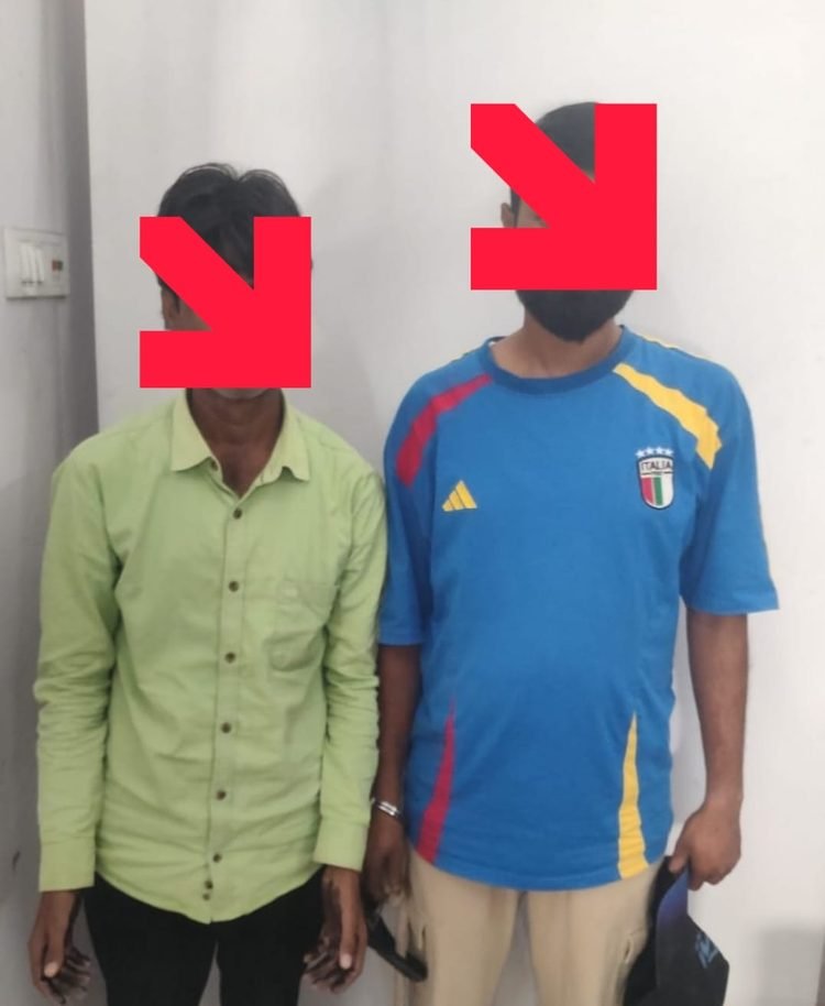 Jamshedpur police action : आजादनगर में नशीले कफ सिरप की खरीद-बिक्री करते दो गिरफ्तार, न्यायिक हिरासत में भेजे गए Jamshedpur police action : आजादनगर में नशीले कफ सिरप की खरीद-बिक्री करते दो गिरफ्तार, न्यायिक हिरासत में भेजे गए