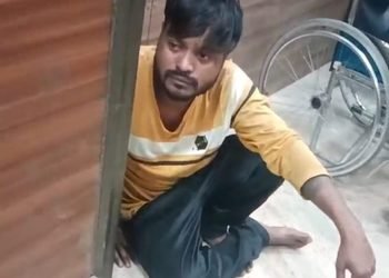 Jamshedpur mgm hospital : एमजीएम अस्पताल में थैलेसीमिया पीड़ित बच्चे के पिता ने नशा में काटा बवाल, हंगामा Jamshedpur mgm hospital : एमजीएम अस्पताल में थैलेसीमिया पीड़ित बच्चे के पिता ने नशा में काटा बवाल, हंगामा