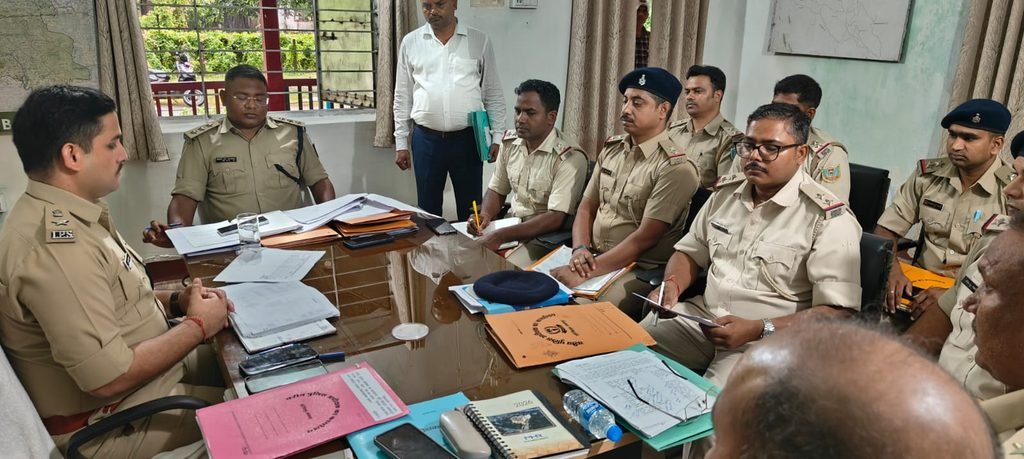 Jamshedpur rural sp action : जमशेदपुर के ग्रामीण एसपी ने थानेदारों के साथ की अहम बैठक, दिये ये सारे टास्क