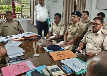 Jamshedpur rural sp action : जमशेदपुर के ग्रामीण एसपी ने थानेदारों के साथ की अहम बैठक, दिये ये सारे टास्क Jamshedpur rural sp action : जमशेदपुर के ग्रामीण एसपी ने थानेदारों के साथ की अहम बैठक, दिये ये सारे टास्क
