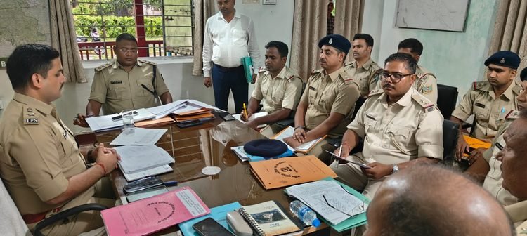 Jamshedpur rural sp action : जमशेदपुर के ग्रामीण एसपी ने थानेदारों के साथ की अहम बैठक, दिये ये सारे टास्क