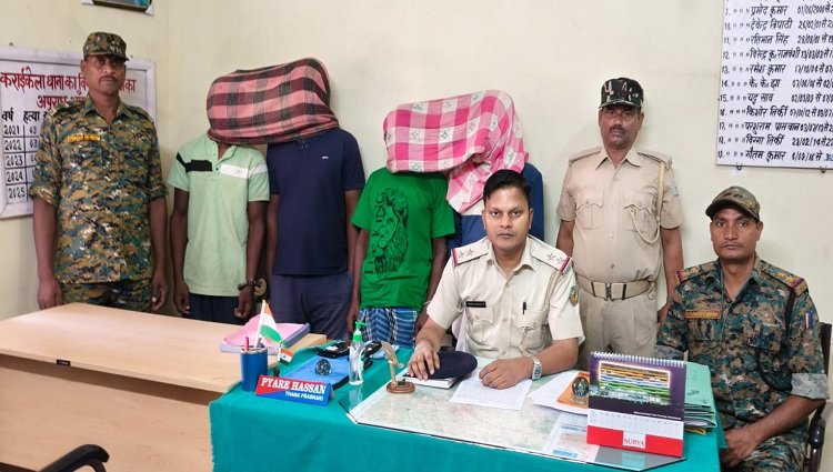 West singhbhum four accused arrested in dayan murder case : कराइकेला के कोलजोमरे गांव में डायन हत्या के चार आरोपी गिरफ्तार, पुलिस ने हत्या में प्रयुक्त डंडा भी किया बरामद West singhbhum four accused arrested in dayan murder case : कराइकेला के कोलजोमरे गांव में डायन हत्या के चार आरोपी गिरफ्तार, पुलिस ने हत्या में प्रयुक्त डंडा भी किया बरामद