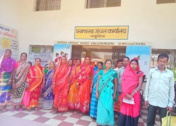 jamshedpur rural-लोधाशोली के ग्रामीणों ने सीओ को सौंपा ज्ञापन, सड़क अतिक्रमण मुक्त कराने की मांग jamshedpur rural-लोधाशोली के ग्रामीणों ने सीओ को सौंपा ज्ञापन, सड़क अतिक्रमण मुक्त कराने की मांग