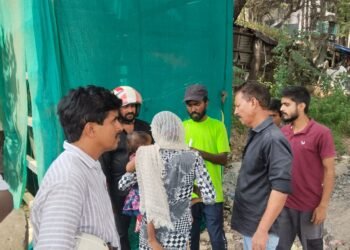 jamshedpur attempt to suicide-मानगो पुल से बच्चे को लेकर महिला ने नदी में कूदने का किया प्रयास, राहगीरों ने बचाया,मामले की जांच में जुटी पुलिस jamshedpur attempt to suicide-मानगो पुल से बच्चे को लेकर महिला ने नदी में कूदने का किया प्रयास, राहगीरों ने बचाया,मामले की जांच में जुटी पुलिस