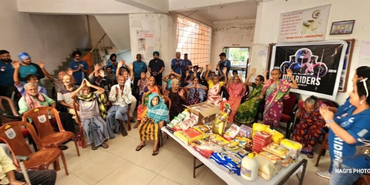 jamshedpur helping hands-जोड़ी राइडर और जेएच 05 की टीम ने सरायकेला वृद्धाश्रम में की सेवा, 35 बुजुर्गों में बांटा राशन,चेहरे खिले