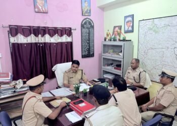 jamshedpur rural sp inspection-जमशेदपुर ग्रामीण एसपी ने चाकुलिया थाने का किया निरीक्षण, दिए आवश्यक दिशा निर्देश