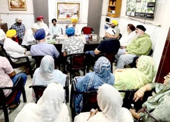 jamshedpur sikh samaj- गुरु रामदास के प्रकाश पर्व को समर्पित महान कीर्तन दरबार 31 अक्टूबर को, साकची गुरुद्वारा में दरबार साहिब के भाई गुरचरण सिंह करेंगे संगत को निहाल,बीबियों ने किया कीर्तन समागम के पोस्टर का विमोचन