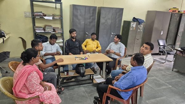 jamshedpur rural- राजस्व उप निरीक्षक की हत्या के विरोध में पोटका में कलमबंद हड़ताल, कामकाज ठप्प , हत्यारों की गिरफ्तारी और एसआईटी जांच की मांग, अनिश्चितकालीन हड़ताल की चेतावनी jamshedpur rural- राजस्व उप निरीक्षक की हत्या के विरोध में पोटका में कलमबंद हड़ताल, कामकाज ठप्प , हत्यारों की गिरफ्तारी और एसआईटी जांच की मांग, अनिश्चितकालीन हड़ताल की चेतावनी