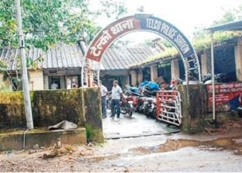 Jamshedpur no coue in girl abduction case : टेल्को क्षेत्र से छात्रा के अपहरण के मामले में तीन दिन बाद भी पुलिस के हाथ खाली, जबरन कार में बैठाकर घंटों शहर में घुमाते रहे थे अपहर्ता, जांच में जुटी टेल्को पुलिस फिलहाल नहीं दे पा रही कोई जानकारी Jamshedpur no coue in girl abduction case : टेल्को क्षेत्र से छात्रा के अपहरण के मामले में तीन दिन बाद भी पुलिस के हाथ खाली, जबरन कार में बैठाकर घंटों शहर में घुमाते रहे थे अपहर्ता, जांच में जुटी टेल्को पुलिस फिलहाल नहीं दे पा रही कोई जानकारी