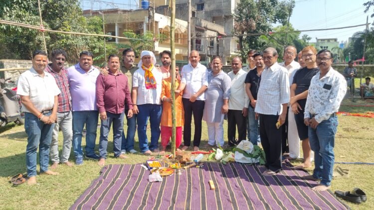 jamshedpur bhumi pujan-गोलमुरी जॉगर्स पार्क श्री श्री काली पूजा पंडाल का हुआ भूमि पूजन, इस बार गिटार के स्वरूप में सजेगा भव्य पंडाल,अनोखी कलाकृति, अद्भुत मां की प्रतिमा और दो दिवसीय महाप्रसाद होगा मुख्य आकर्षण jamshedpur bhumi pujan-गोलमुरी जॉगर्स पार्क श्री श्री काली पूजा पंडाल का हुआ भूमि पूजन, इस बार गिटार के स्वरूप में सजेगा भव्य पंडाल,अनोखी कलाकृति, अद्भुत मां की प्रतिमा और दो दिवसीय महाप्रसाद होगा मुख्य आकर्षण