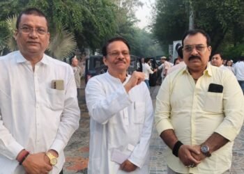 jamshedpur congress leader in delhi : दिल्ली के शक्ति स्थल पहुंचे जमशेदपुर के कांग्रेस नेता, स्वर्गीय इंदिरा गांधी को दी श्रद्धांजलि, ‘वोट बचाओ देश बचाओ’ रैली की तैयारियों पर शीर्ष नेताओं संग की समीक्षा
