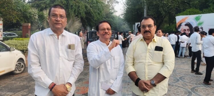jamshedpur congress leader in delhi : दिल्ली के शक्ति स्थल पहुंचे जमशेदपुर के कांग्रेस नेता, स्वर्गीय इंदिरा गांधी को दी श्रद्धांजलि, ‘वोट बचाओ देश बचाओ’ रैली की तैयारियों पर शीर्ष नेताओं संग की समीक्षा jamshedpur congress leader in delhi : दिल्ली के शक्ति स्थल पहुंचे जमशेदपुर के कांग्रेस नेता, स्वर्गीय इंदिरा गांधी को दी श्रद्धांजलि, ‘वोट बचाओ देश बचाओ’ रैली की तैयारियों पर शीर्ष नेताओं संग की समीक्षा