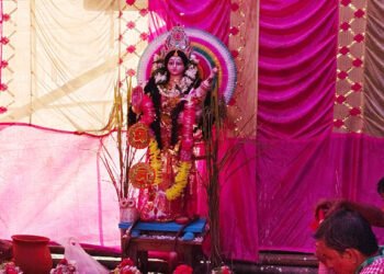 jamshedpur rural- चाकुलिया के सरडीहा में मां लक्ष्मी की प्रतिमा स्थापित कर की गई पूजा,निकली कलश यात्रा jamshedpur rural- चाकुलिया के सरडीहा में मां लक्ष्मी की प्रतिमा स्थापित कर की गई पूजा,निकली कलश यात्रा