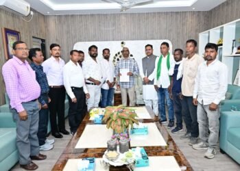 jharkhand munda samaj : मुख्यमंत्री हेमन्त सोरेन से मुंडा समाज के एक प्रतिनिधिमंडल ने की मुलाकात, ऑनलाइन खतियान में जाति के कालम में सुधार का किया अनुरोध jharkhand munda samaj : मुख्यमंत्री हेमन्त सोरेन से मुंडा समाज के एक प्रतिनिधिमंडल ने की मुलाकात, ऑनलाइन खतियान में जाति के कालम में सुधार का किया अनुरोध