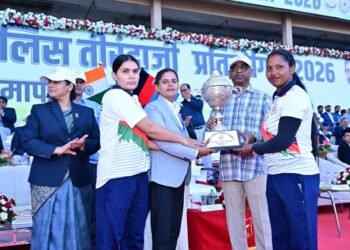 jharkhand all india police archery : 15वीं अखिल भारतीय पुलिस तीरंदाजी प्रतियोगिता के समापन समारोह में शामिल हुए मुख्यमंत्री हेमन्त सोरेन, खिलाड़ियों का बढ़ाया हौंसला jharkhand all india police archery : 15वीं अखिल भारतीय पुलिस तीरंदाजी प्रतियोगिता के समापन समारोह में शामिल हुए मुख्यमंत्री हेमन्त सोरेन, खिलाड़ियों का बढ़ाया हौंसला